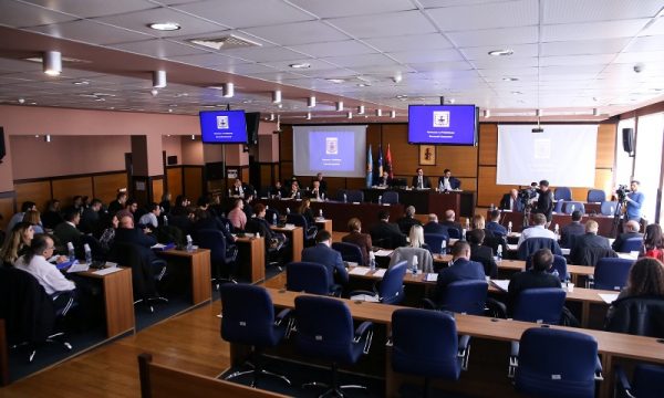 Ja si do të duket përfaqësimi i partive politike në Kuvendin e Prishtinës