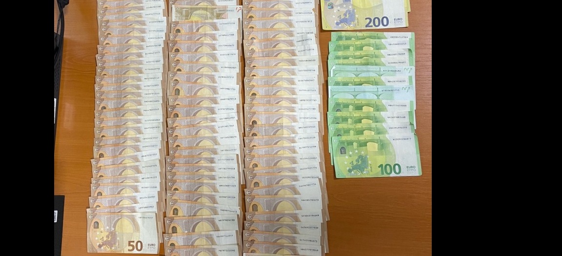 Dogana ndalon udhëtarin me mbi 10,000 euro të padeklaruara në Vermicë