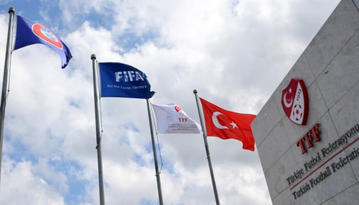371 gjyqtarë në futbollin turk të përfshirë në bastet sportive