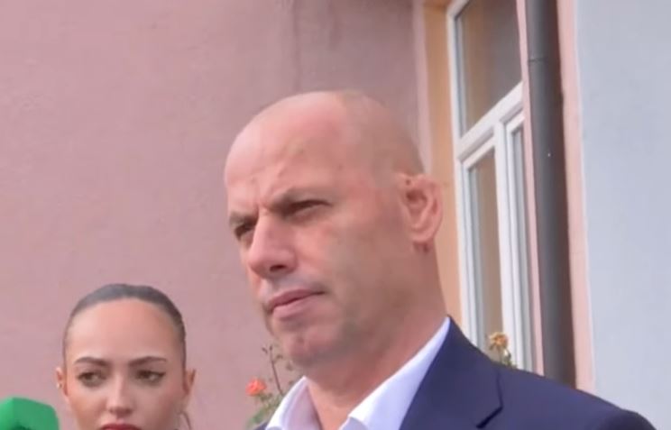 Ramiz Lladrovci voton dhe njofton për parregullsi