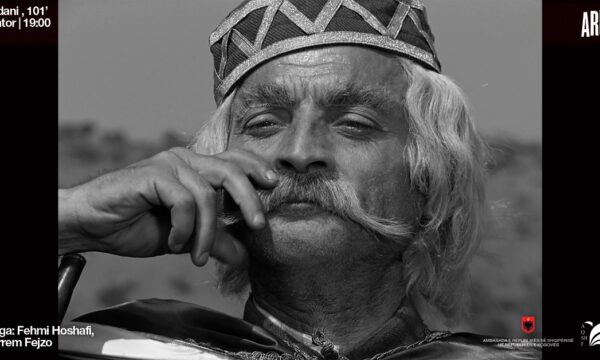 “Kapedani” rikthehet në Prishtinë një nga filmat më të dashur shqiptarë në ekranin e Kino Armatës