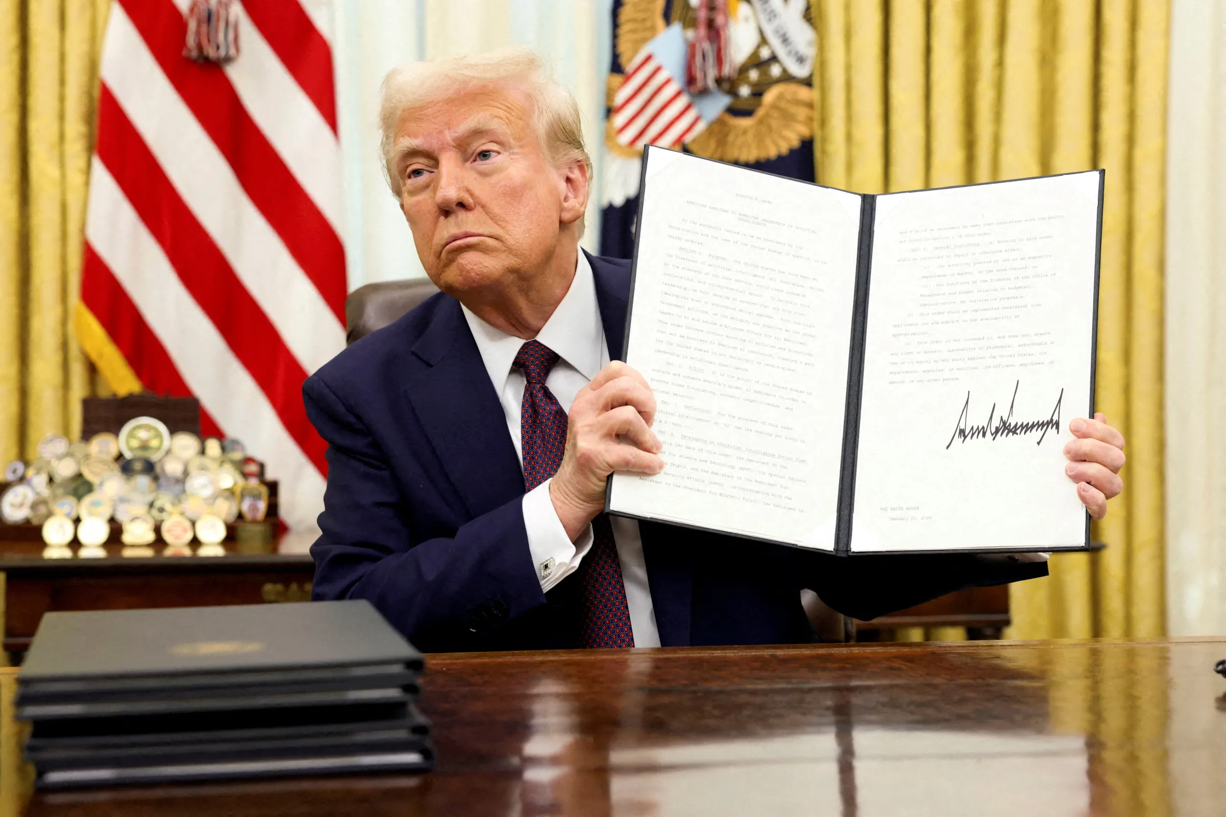 Gjykata i jep të drejtë Trumpit: Pasaporta amerikane do të njoh vetëm dy gjini – mashkull dhe femër