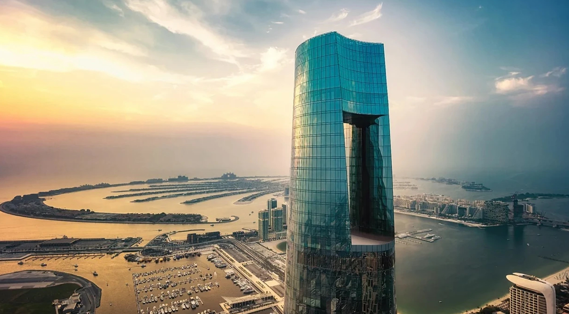Hoteli më i lartë në botë sapo është hapur në Dubai, me 377 metra lartësi dhe 82 kate