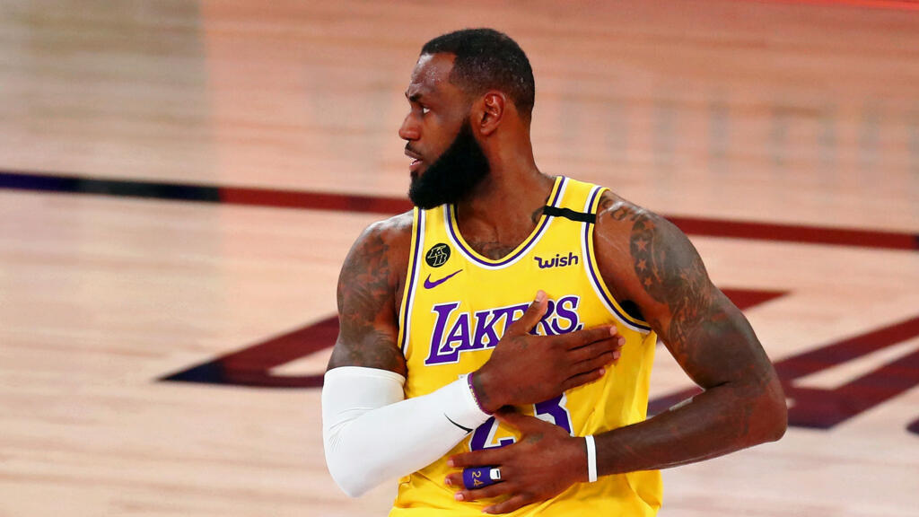 Lebron James rikthehet në parket dhe vendos një rekord historik në NBA