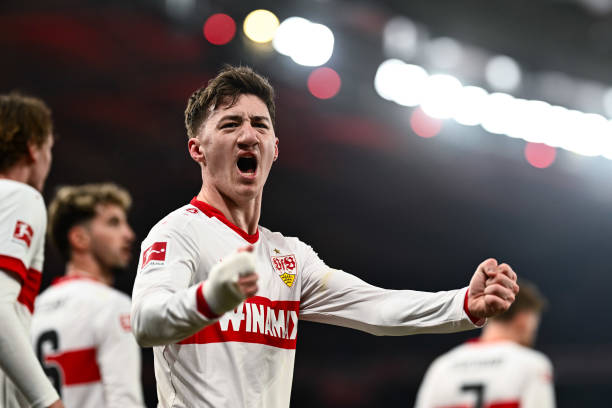 Angelo Stiller në radarin e Manchester United