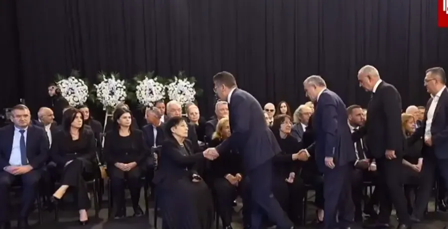 Homazhe në nderim të ish-kryeministrit të Shqipërisë Fatos Nano