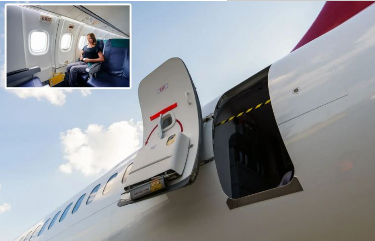 Si shpëtohen pasagjerët përmes derës emergjente në aeroplan?