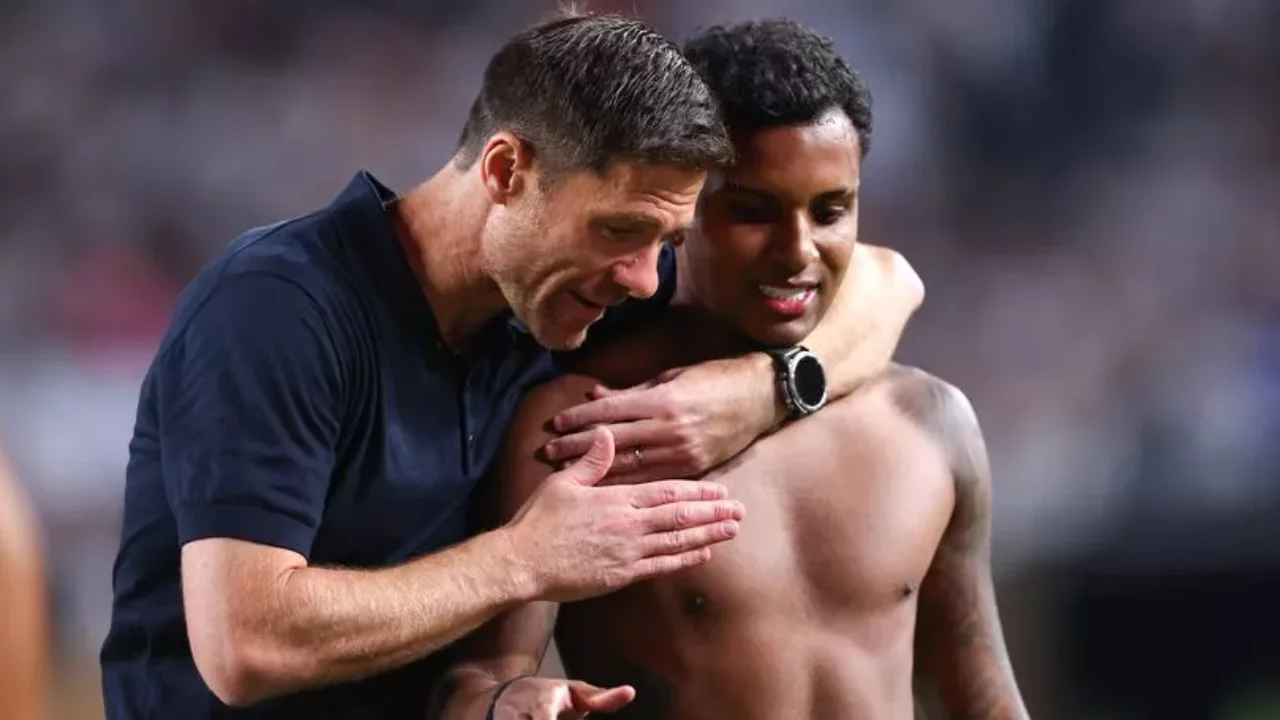Xabi Alonso shpreh besim të plotë te Rodrygo: “Duhet të besojmë dhe t’i qëndrojmë pranë. Ai është lojtar i madh”