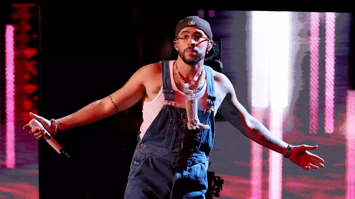 Bad Bunny bie në skenë gjatë koncertit në Meksikë, fansat nuk ndalen së kënduari