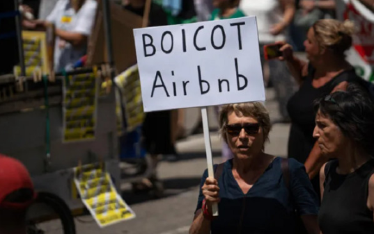 Airbnb gjobitet me 56 milionë paund nga Spanja për reklamimin e pronave pa licencë