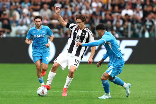 Napoli-Juventus derbi i fundjavës në Serie A