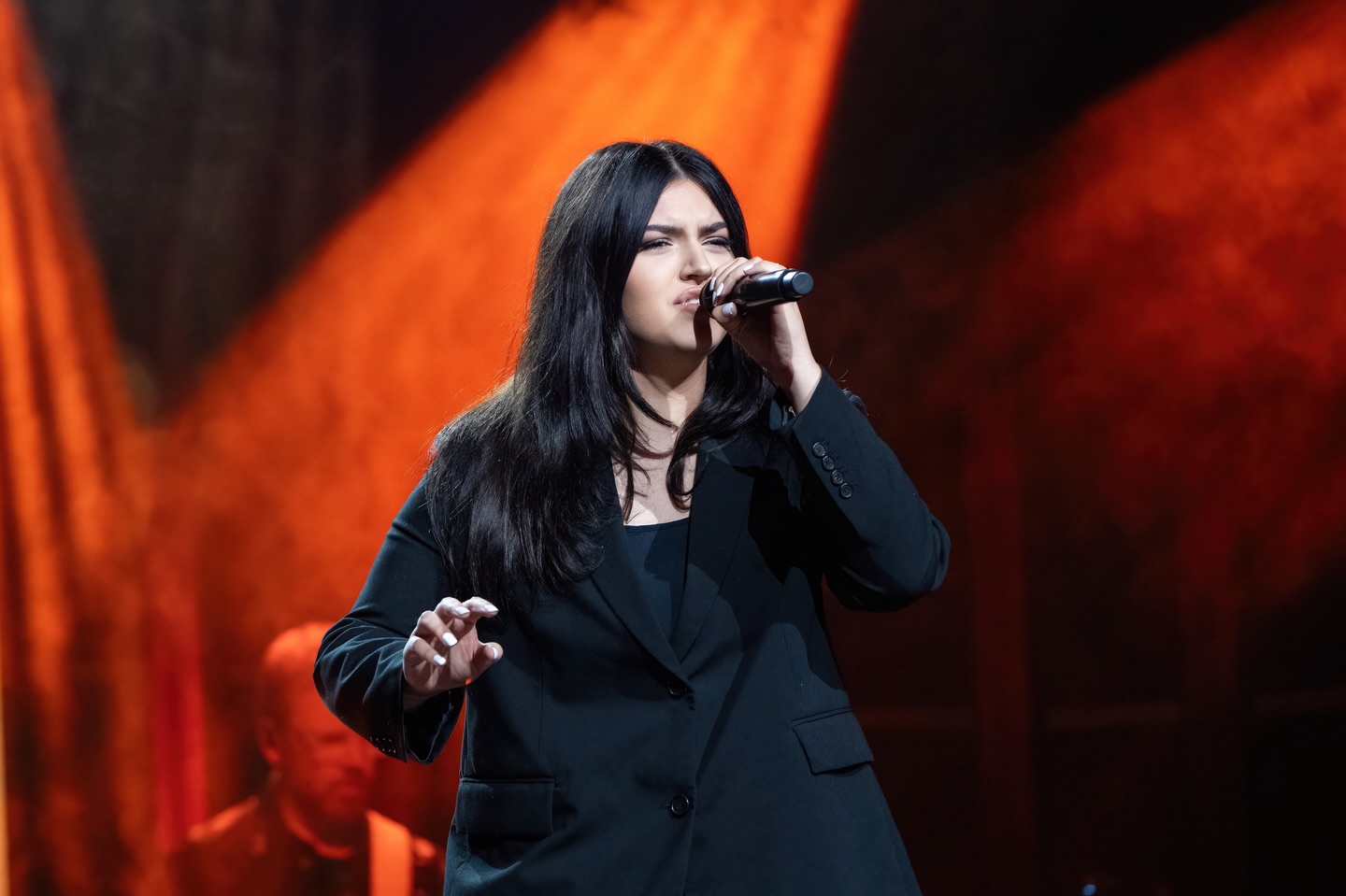 19-vjeçarja nga Kosova “e çan” skenën e  “The Voice of Finland” me zërin e saj fantastikë
