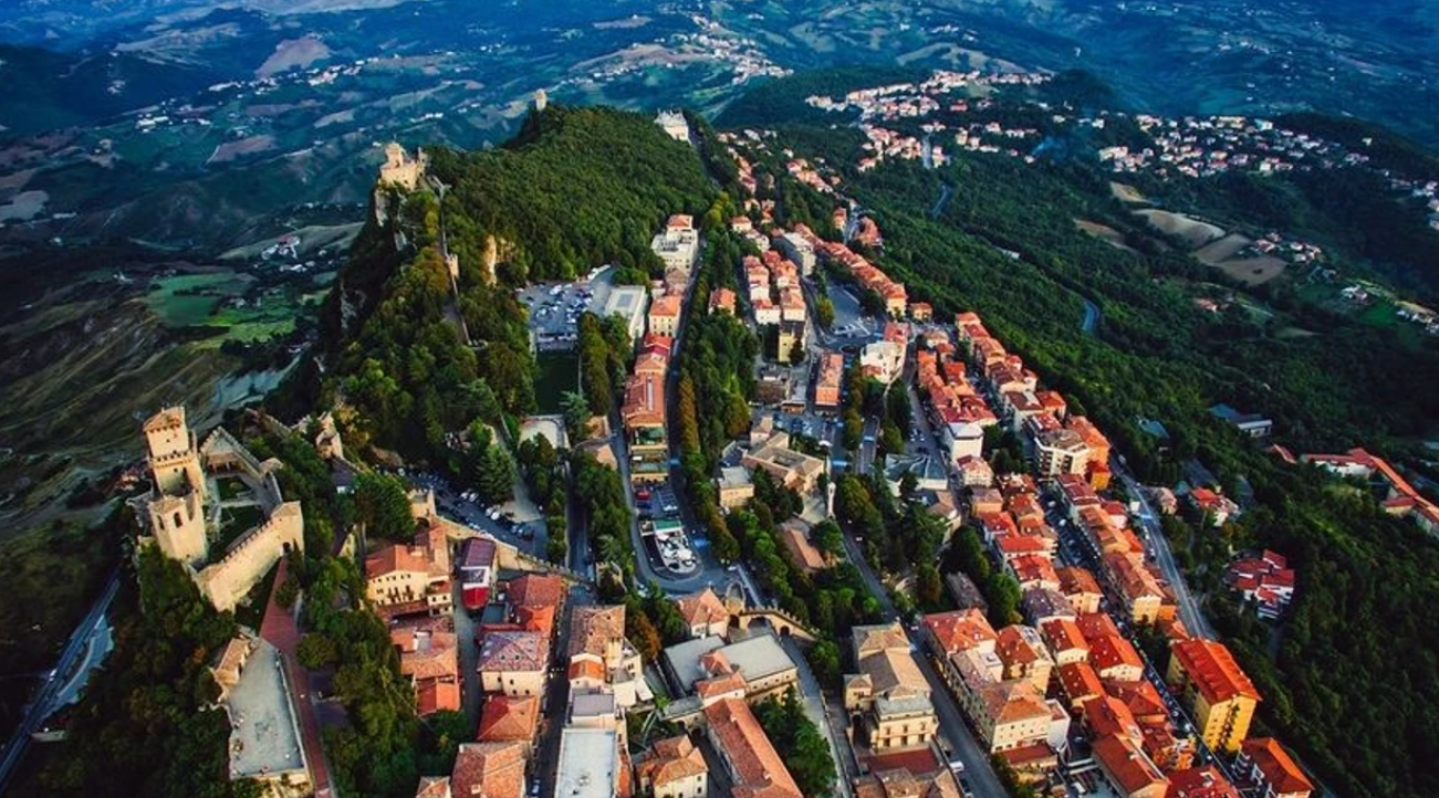 Republika më e vjetër në botë, më e vogël se një qytet – pa aeroport e autostrada, por më shumë turistë se banorë