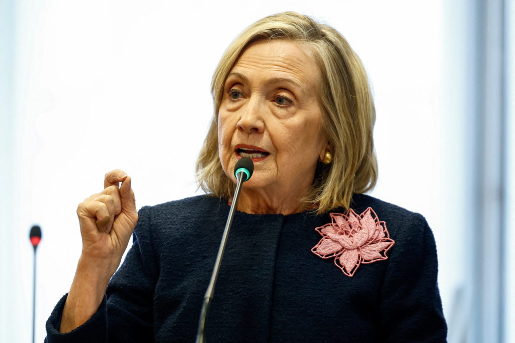 Hillary Clinton kërkon dëshmi publike para Kongresit për rastin Epstein