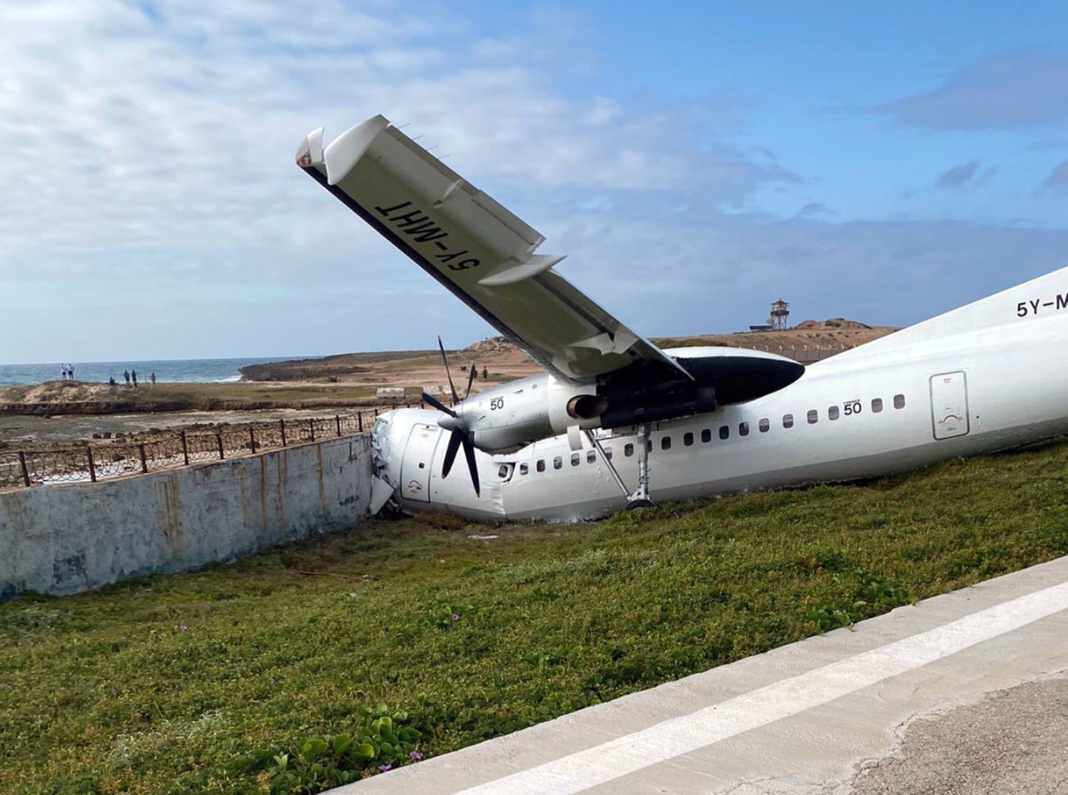 Aeroplan pasagjerësh ateron në plazh në Mogadishu  të gjithë pasagjerët shpëtojnë