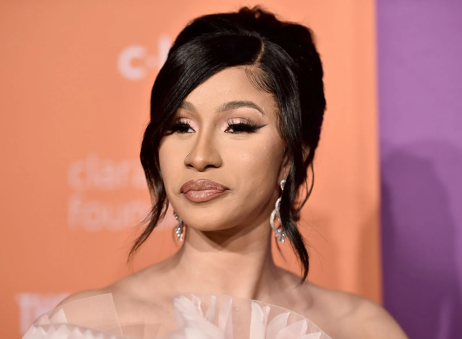 Cardi B paralajmëron ndryshim të madh në pamje pas turneut “Little Miss Drama”
