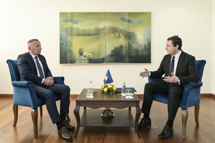 Kamberi uron Kurtin: Qeveria e re ta vendosë çështjen e Luginës së Preshevës lart në agjendën e saj