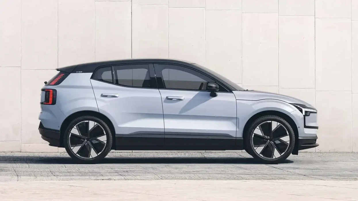 Volvo tërheq përkohësisht nga rrugët 40,000 automjete elektrike për shkak të rrezikut nga zjarri