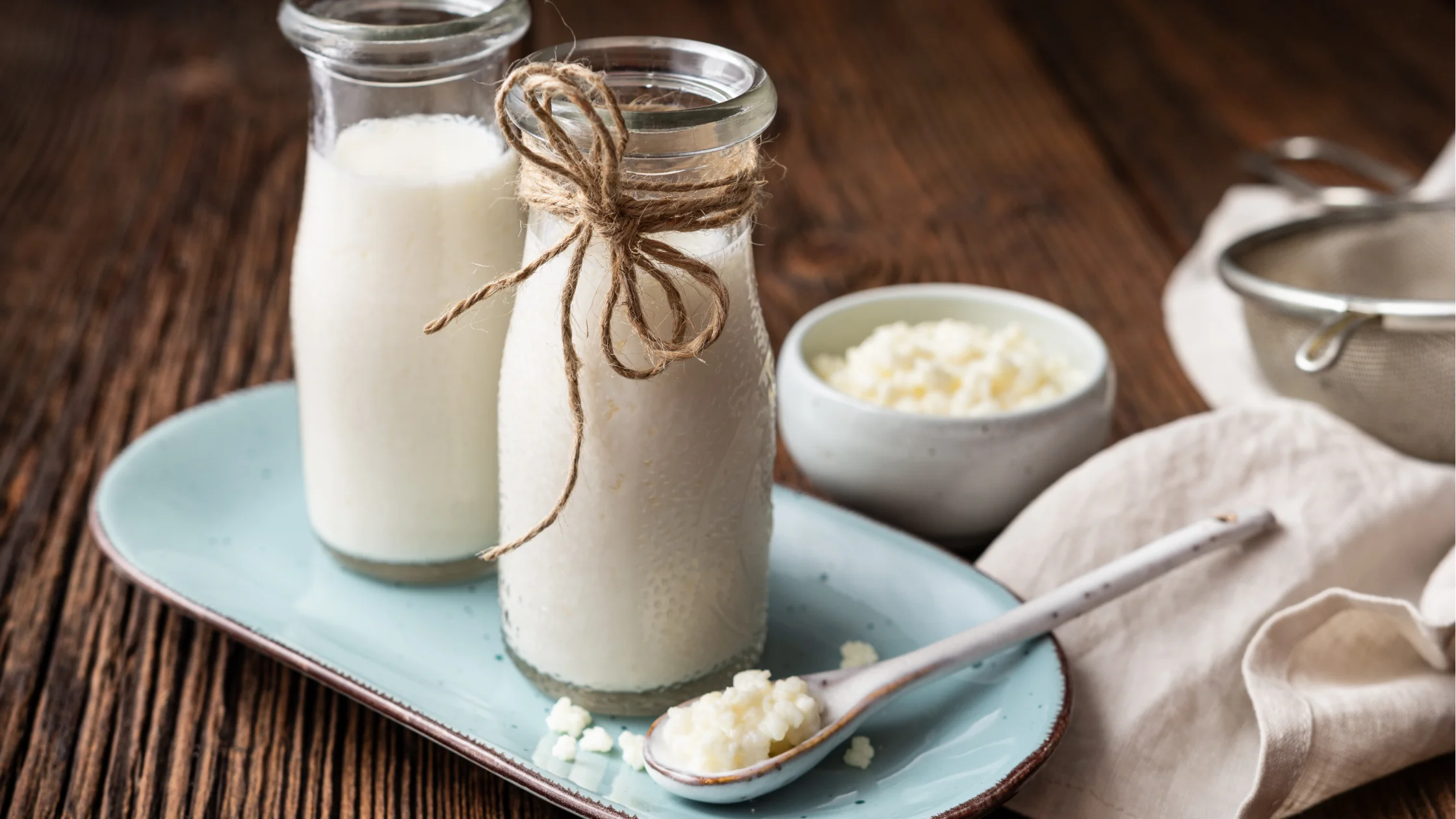 Çfarë i ndodh trupit tonë kur pimë një gotë kefir çdo ditë?