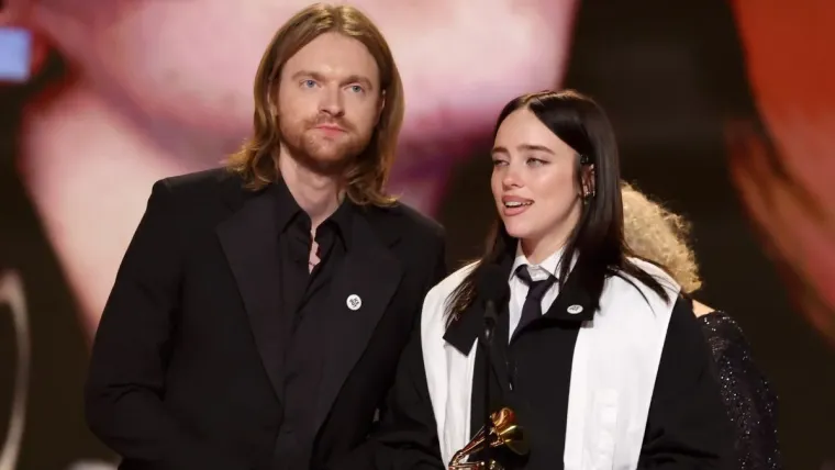 Momenti i fuqishëm i Billie Eilish në Grammy: “Asnjë njeri nuk është ilegal” në fjalimin e saj emocionues