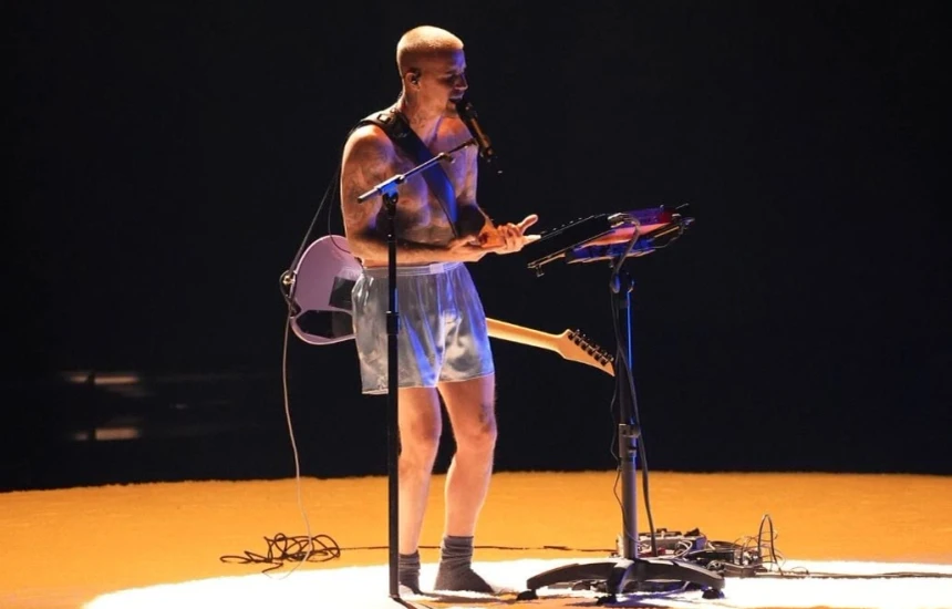 Grammy në kaos! Bieber nuk i tha askujt se do të dilte i vetëm me të brendshme