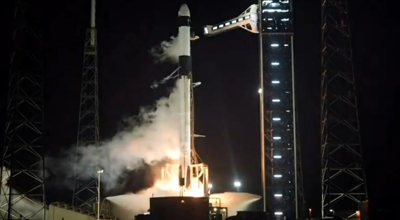 SpaceX dhe NASA dërgojnë katër astronautë në hapësirë