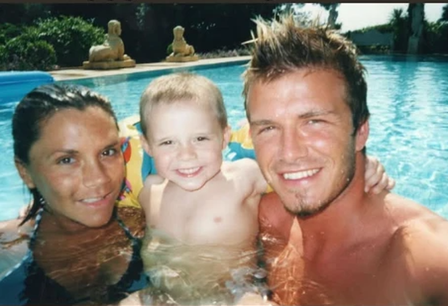 Mes tensioneve familjare, David dhe Victoria Beckham urojnë publikisht djalin e tyre Brooklyn