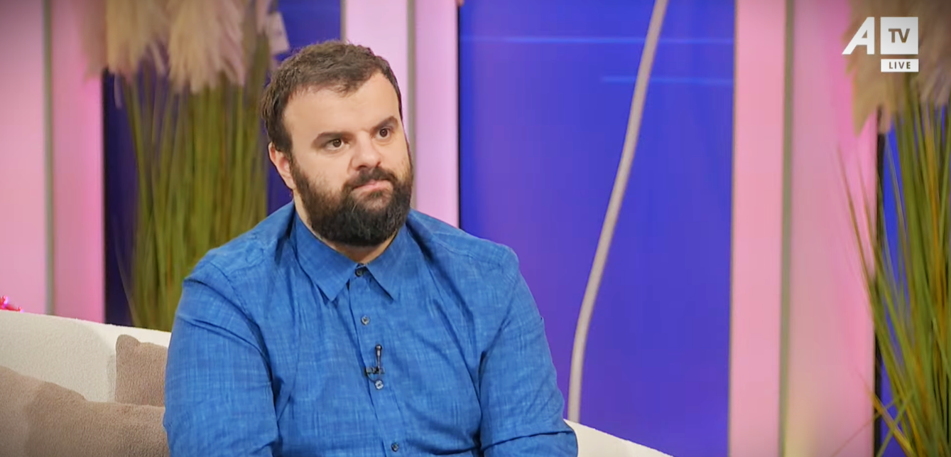 Babain e humba ditën kur gruaja më tha se ishte shtatzënë; djalit ia vendosa emrin e tij, Adem