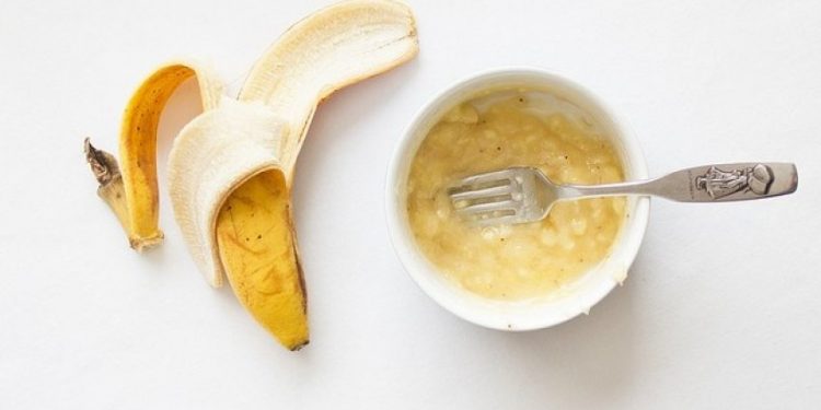 Parandaloni rënien e flokëve me maskën me banane