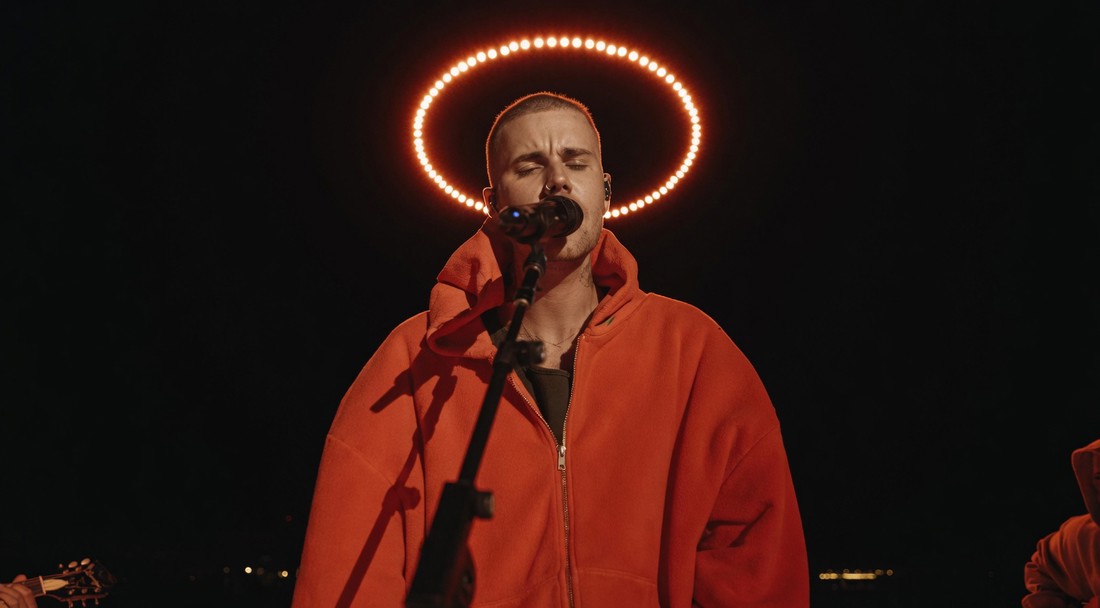 Moment i sikletshëm, videoja nga performanca e Bieberit në “Coachella” bëhet virale