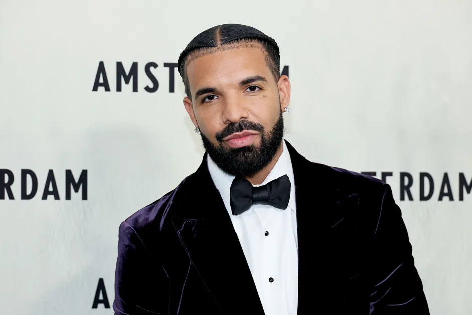 Befason Drake, vesh bluzën me mbishkrimin shqip