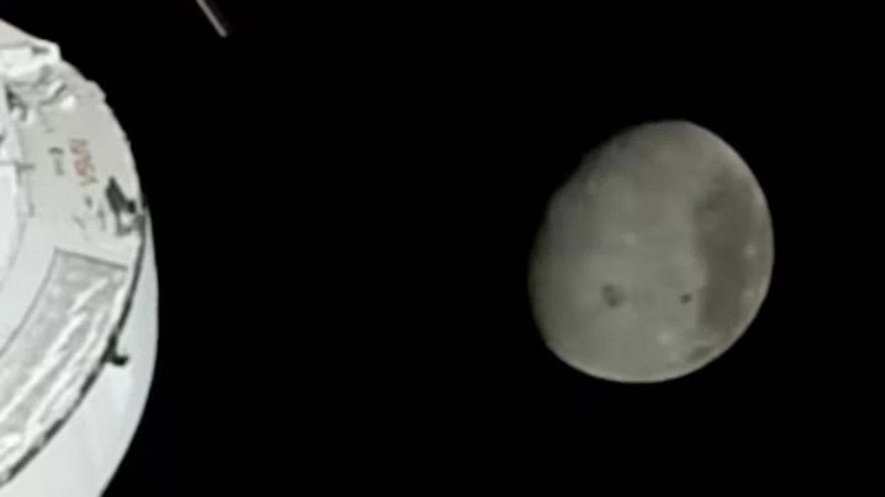 Artemis II përfundon udhëtimin rekord rreth Hënës – dhe tani po kthehen në Tokë