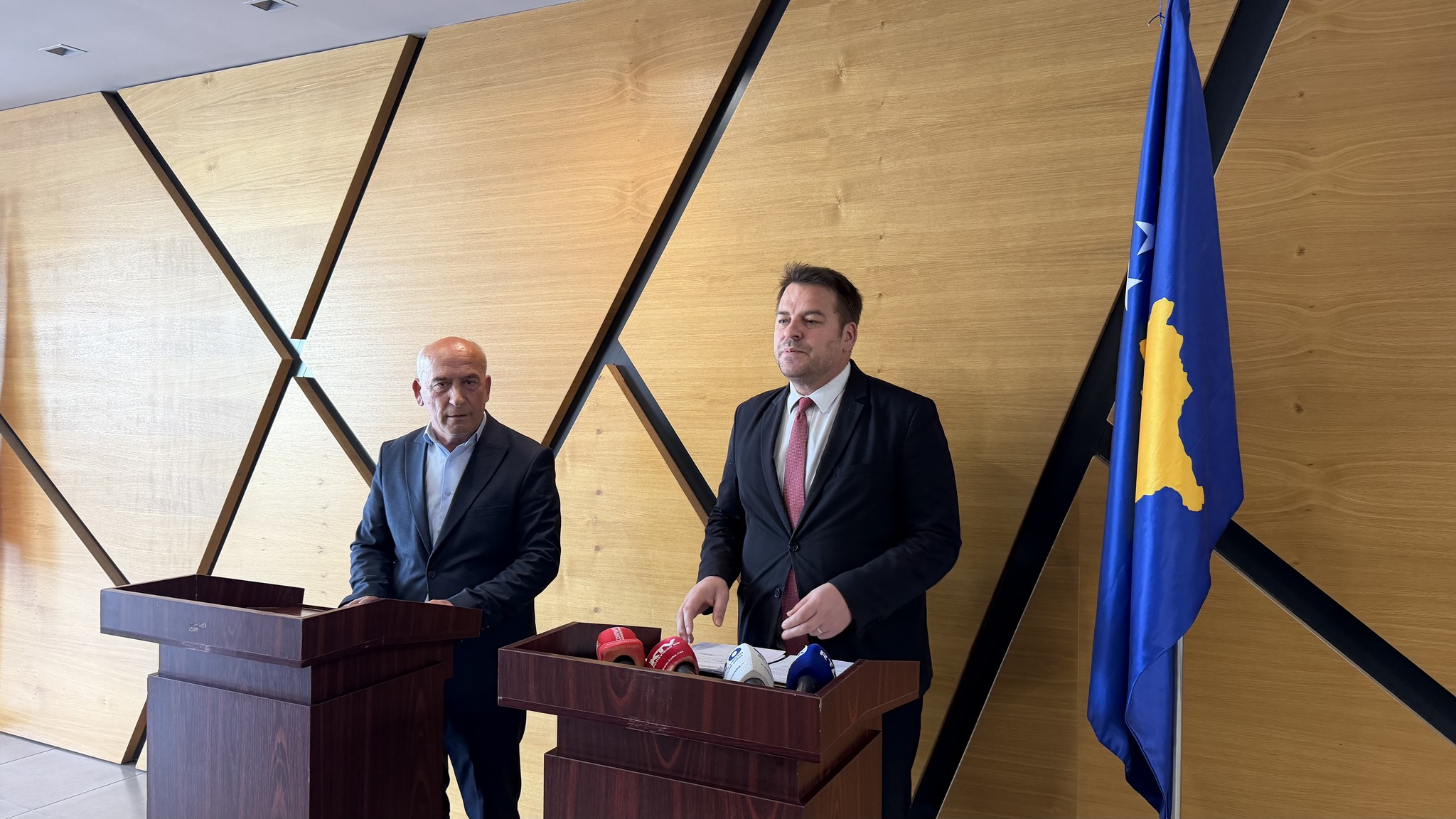 Ministri Armend Muja merr vendim për paketë masash për mbrojtjen e tregut të qumështit dhe prodhimit vendor