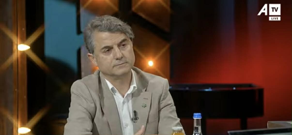 Nëse në një familje 5 anëtarëshe, 3 ose 4 persona janë me syze, ku është problemi?