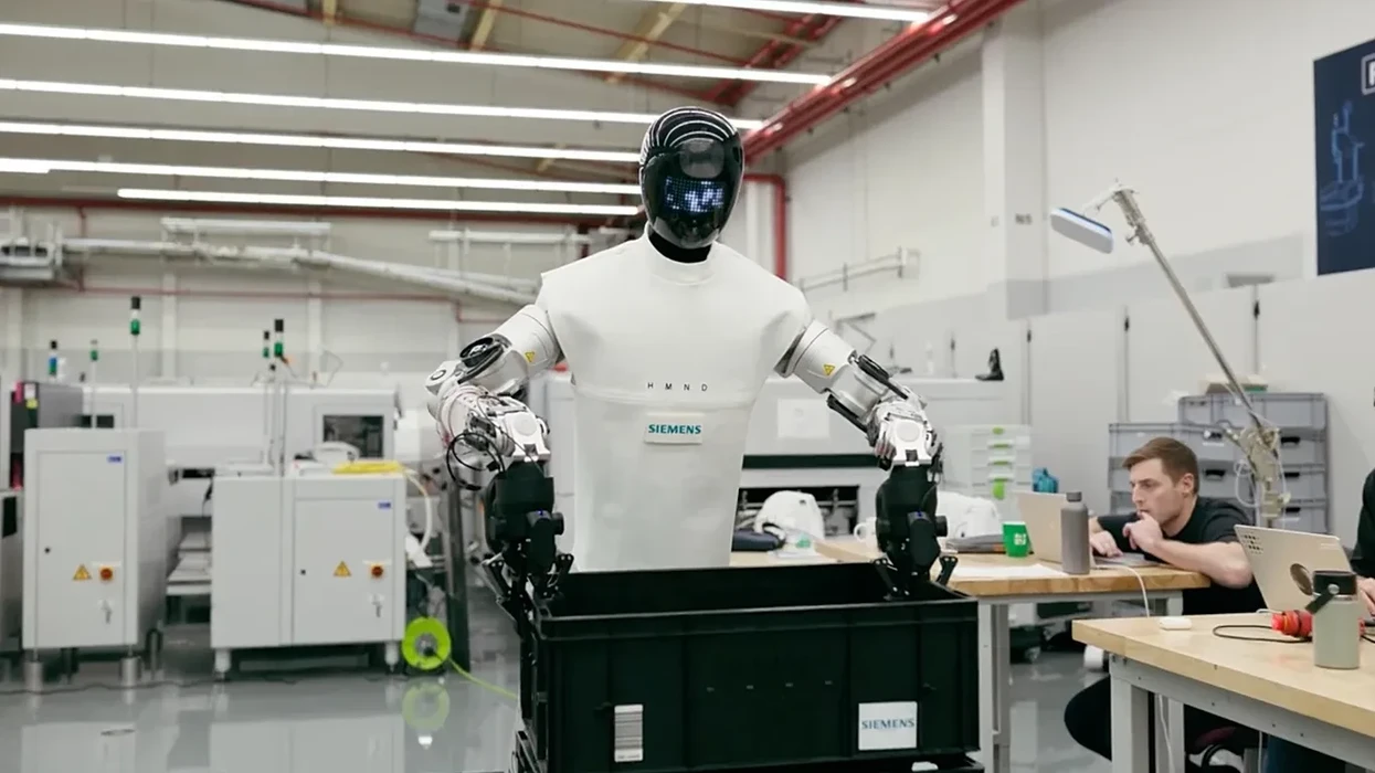 A mund të punojnë robotët e inteligjencës artificiale përkrah njerëzve? Siemens dhe NVIDIA testojnë një robot humanoid