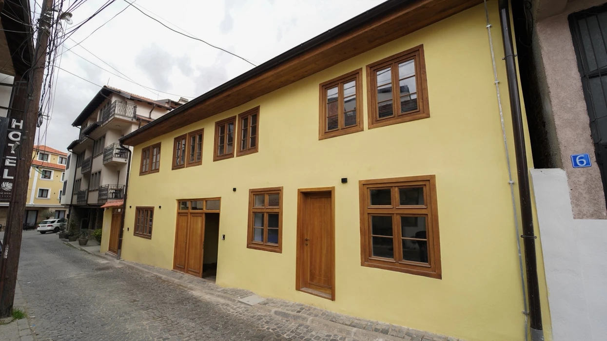 Përfundon restaurimi i Hanit të familjes Zajmi në Prizren