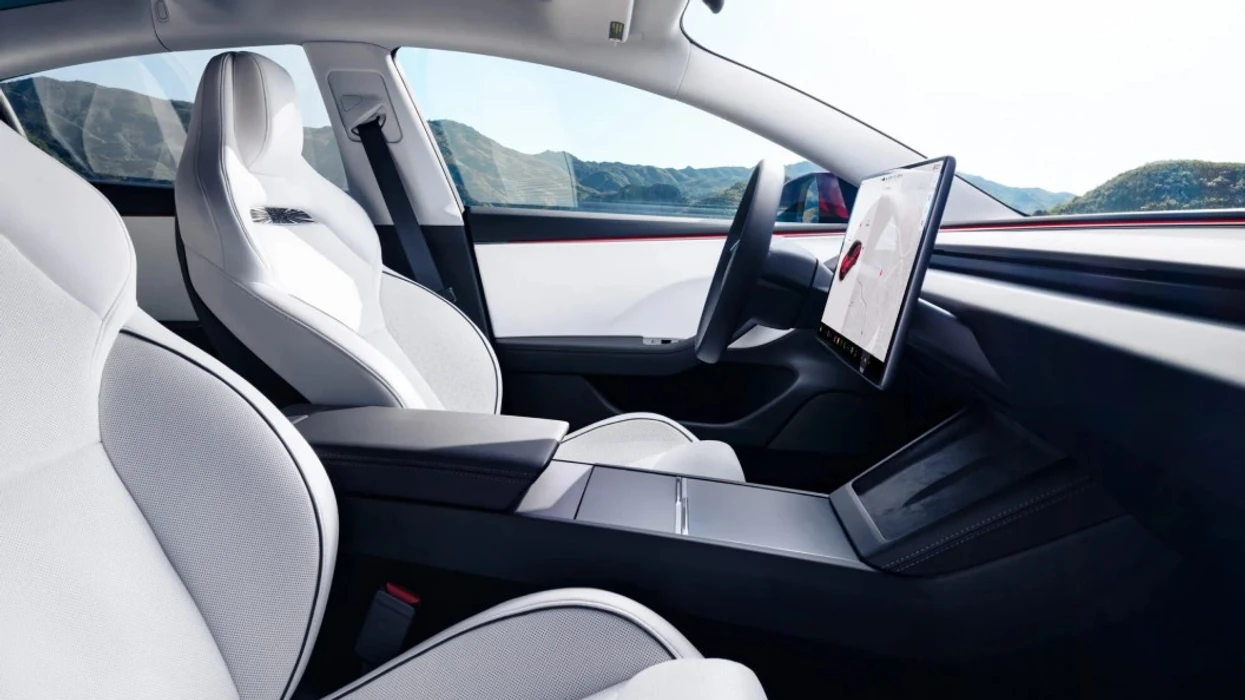 Holanda hap rrugën për sistemin “Full Self-Driving” të Tesla