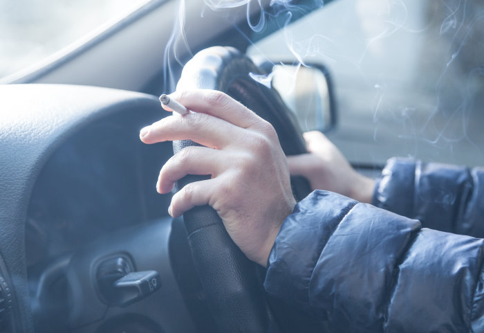 Heqja e erës së cigareve në veturë, cila është mënyra më e lehtë për ta eliminuar atë?