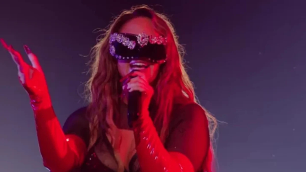 U shfaq me të edhe në Eurovision – Historia prekëse që qëndron pas maskës në fytyrë të Felicias