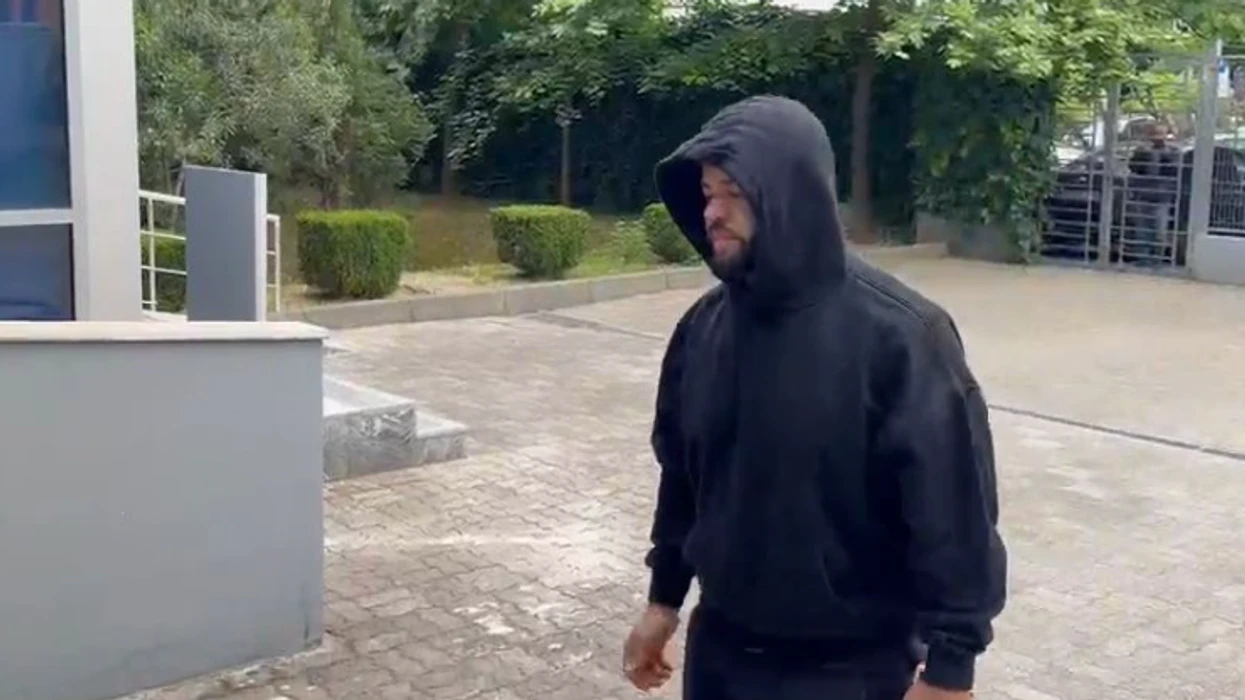 Dëshmitar në gjyqin e Laert Haxhiut – Noizy paraqitet në GJKKO