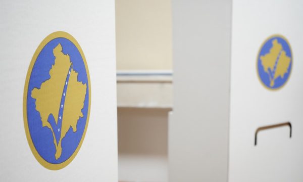 KQZ: Procesi i votimit ka nisur në të gjitha qendrat e votimit, fletvotimet janë shpërndarë me kohë
