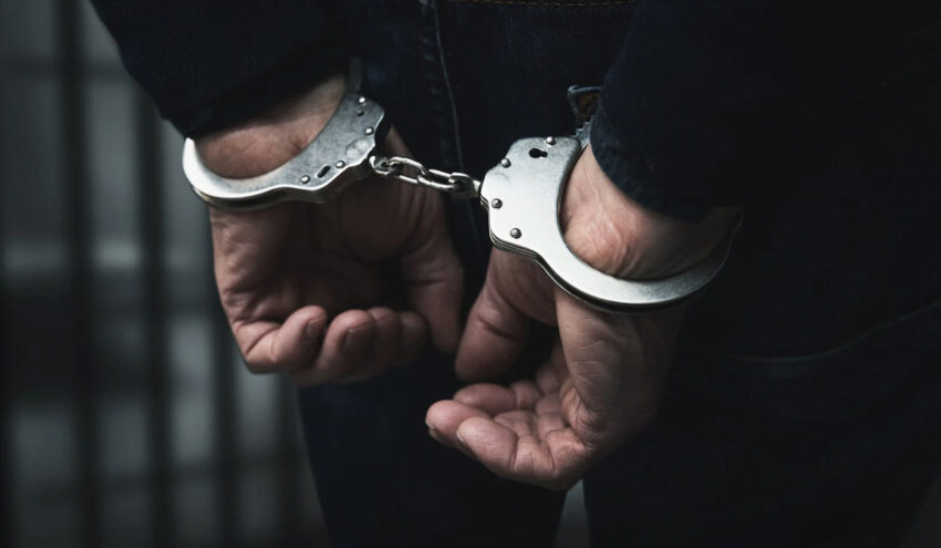 I ofroi 5 euro ryshfet policit në Vërmicë, prangoset i dyshuari