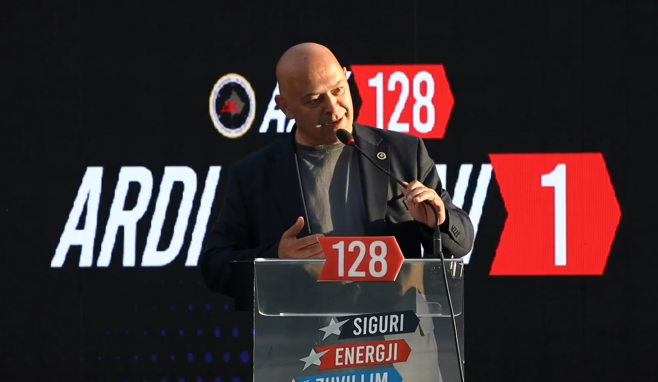 Ardian Gjini kritikon vonesat e projekteve dhe shpërndarjen e parave në kohë zgjedhje