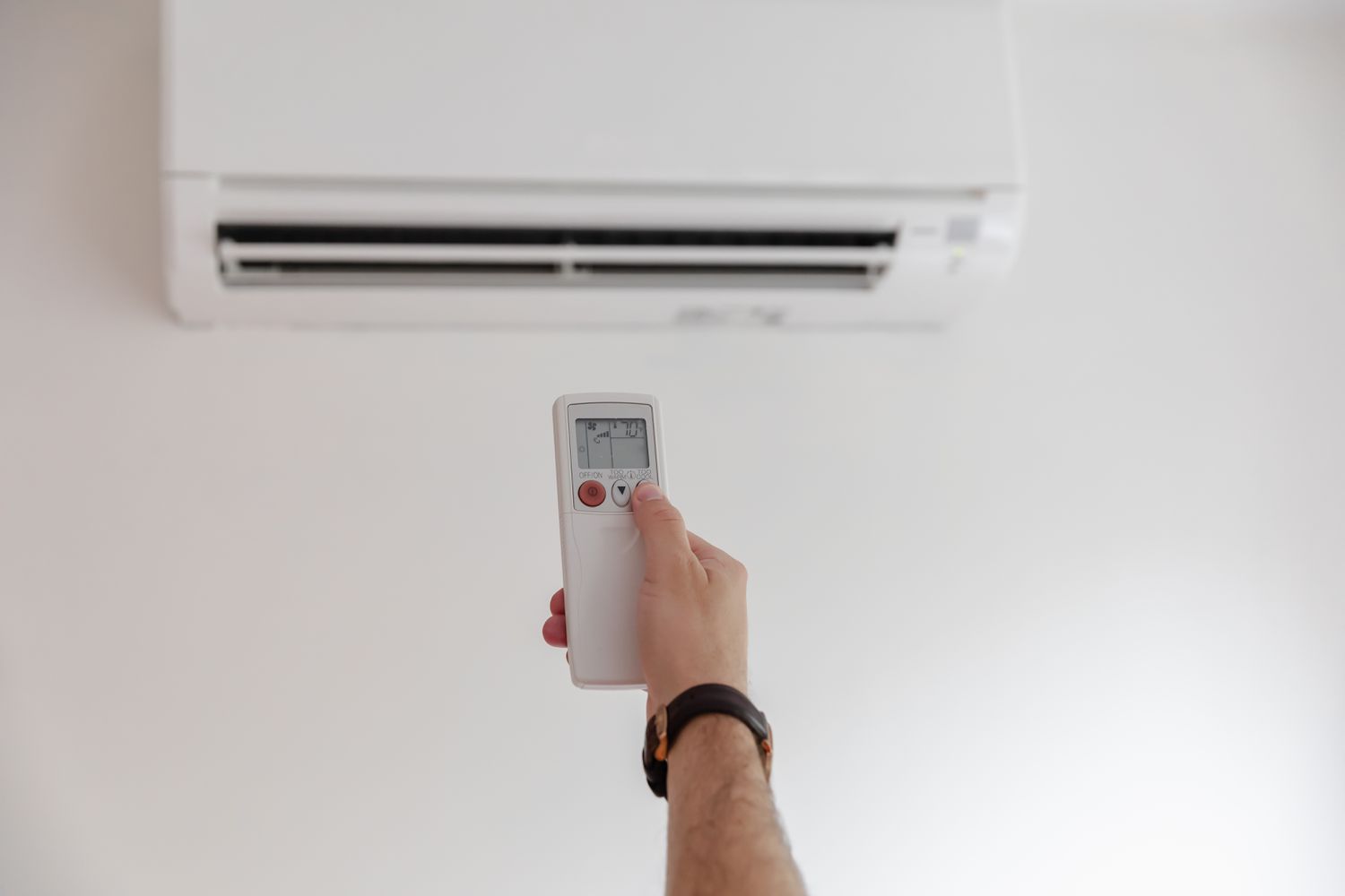 Si ta rregulloni klimën për të përdorur më pak energji elektrike, truke të thjeshta për të kursyer para