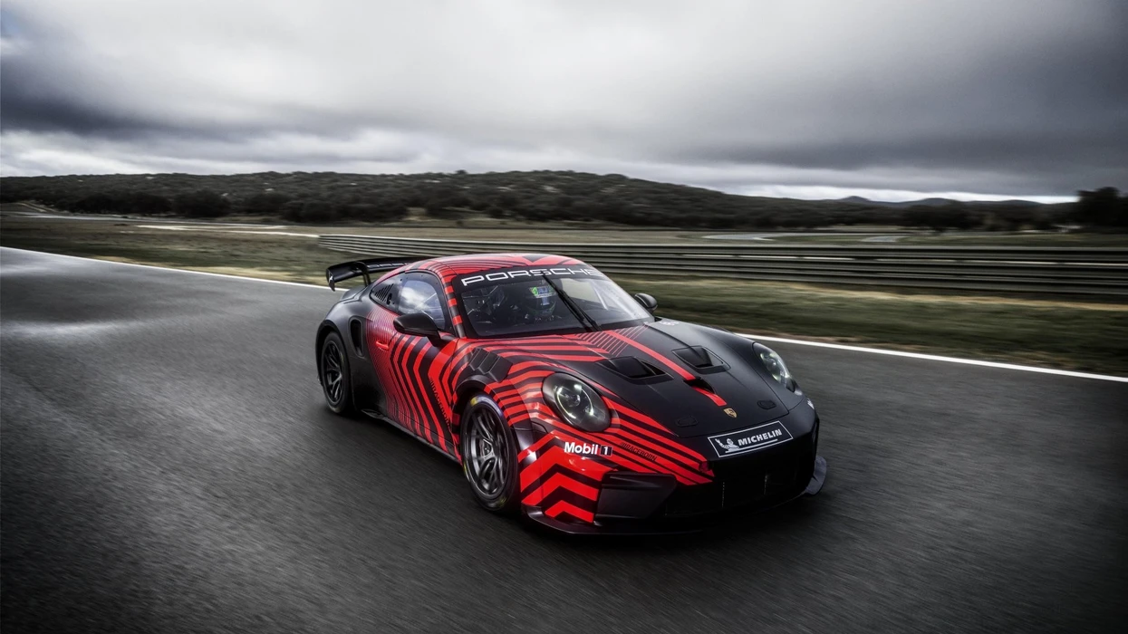 Porsche prezanton një veturë të re garash 911