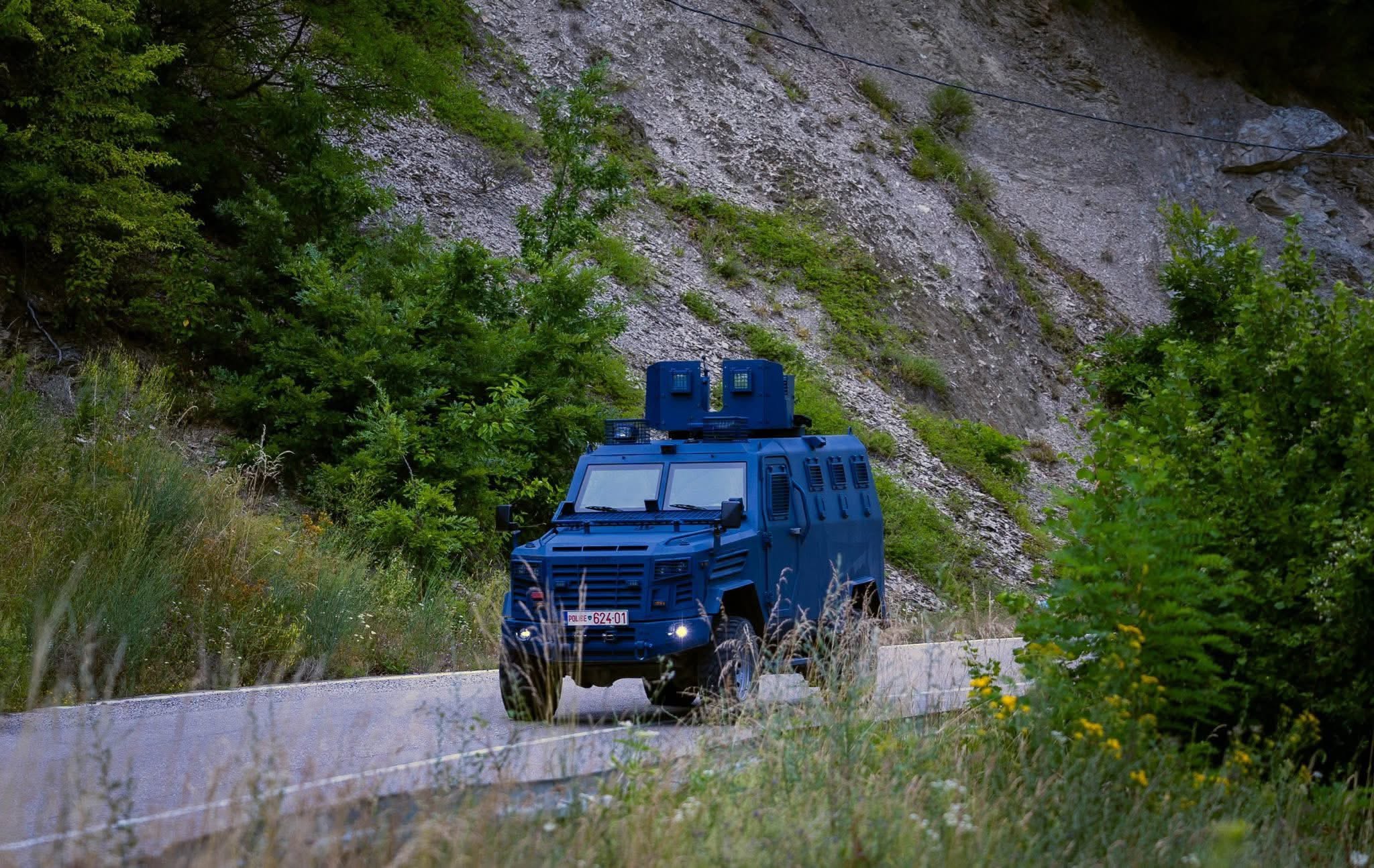 Aksion në Ujman: Policia asiston rrënimin e 11 shtëpive të pushimit