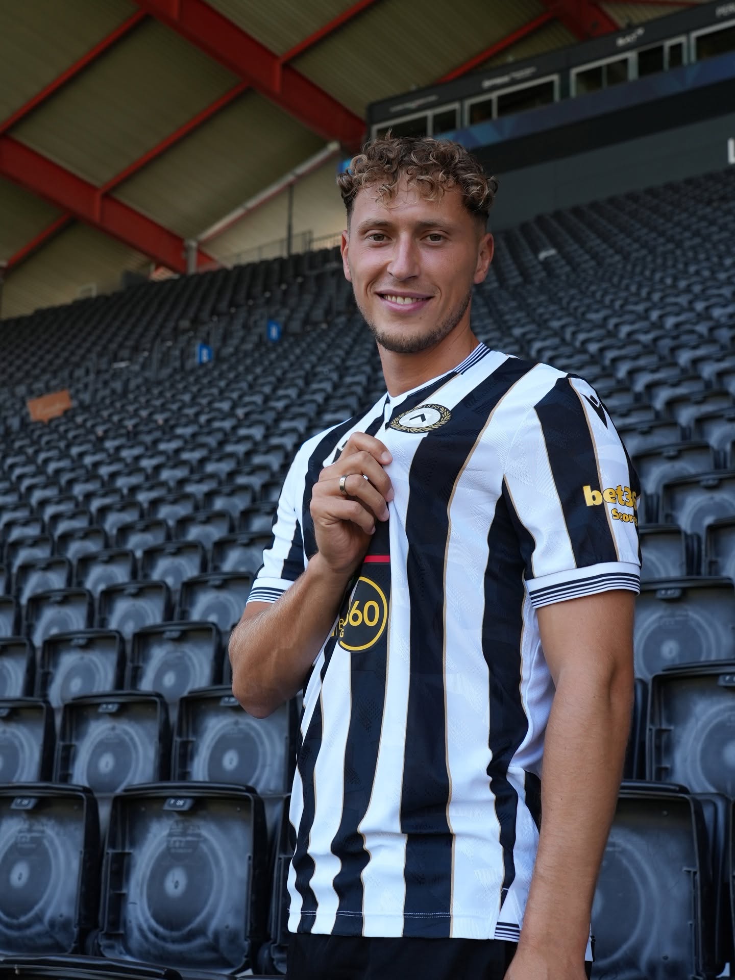Mërgim Vojvoda zyrtarisht te Udinese, firmos kontratë deri në vitin 2028