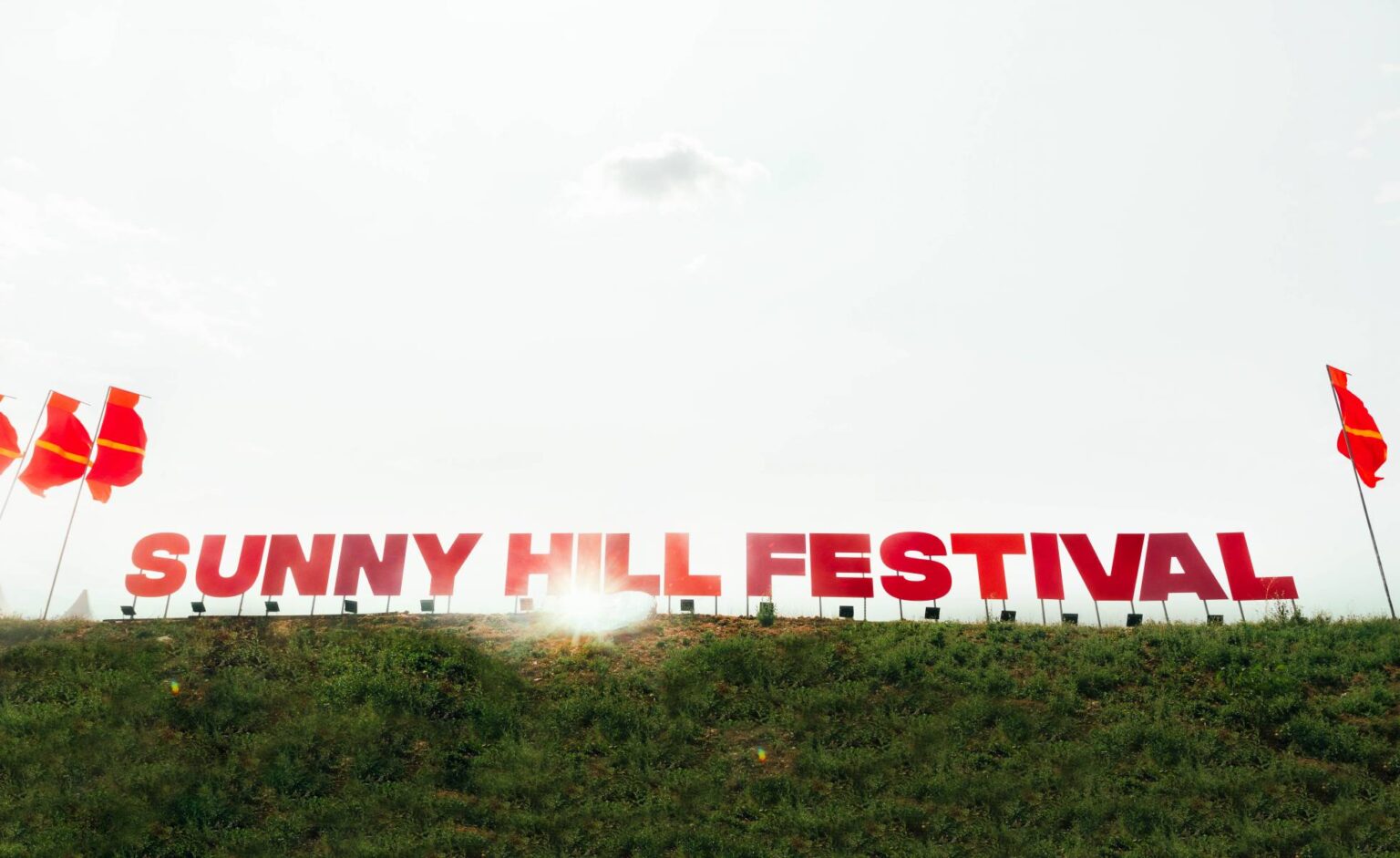 Emra të mëdhenj të skenës elektronike zbarkojnë në Prishtinë për Sunny Hill 2026