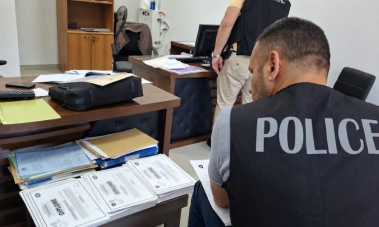 Denoncimi që bëri AVONET: Arrestohet një person në Prizren, dyshohet se lëshoi diploma të rreme e fitoi gjysmë milioni euro