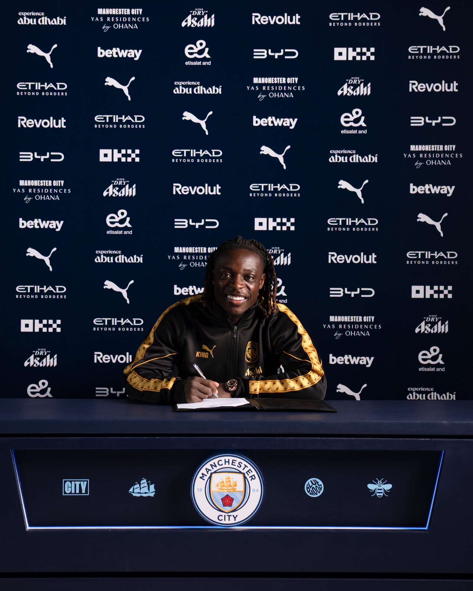 Jeremy Doku rinovon me Manchester Cityn, kontrata e re deri në vitin 2031